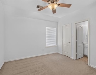 822 Shadybrook Drive - Photo Thumbnail 6