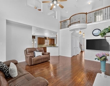 822 Shadybrook Drive - Photo Thumbnail 2