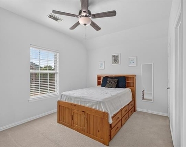 822 Shadybrook Drive - Photo Thumbnail 8