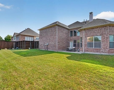 822 Shadybrook Drive - Photo Thumbnail 11