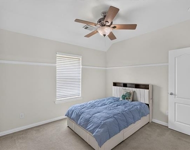 822 Shadybrook Drive - Photo Thumbnail 7