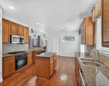822 Shadybrook Drive - Photo Thumbnail 3
