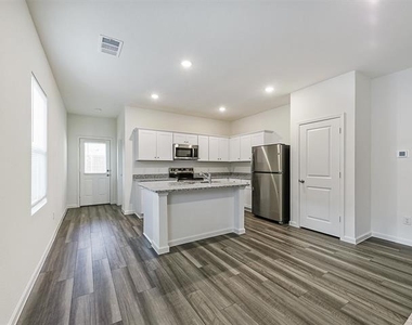 4510 Wood Fern Road - Photo Thumbnail 8