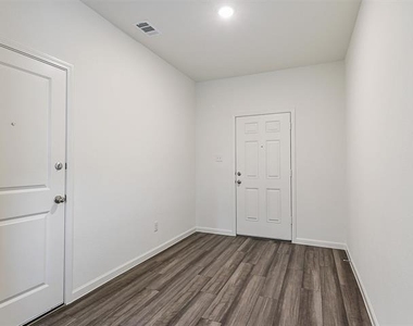 4510 Wood Fern Road - Photo Thumbnail 3