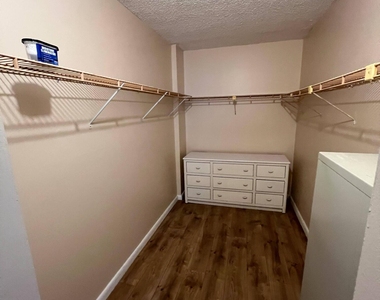 105 Royal Park Drive - Photo Thumbnail 3