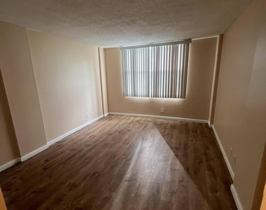 105 Royal Park Drive - Photo Thumbnail 1