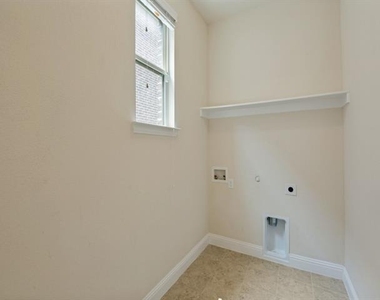 3724 Cobblecreek Drive - Photo Thumbnail 11