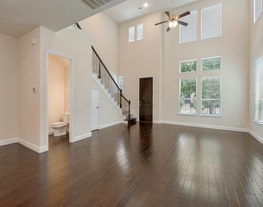 3724 Cobblecreek Drive - Photo Thumbnail 4