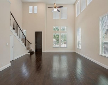 3724 Cobblecreek Drive - Photo Thumbnail 3