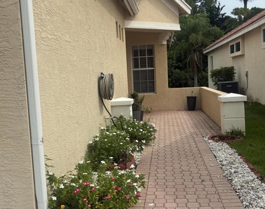 777 Sw Munjack Circle - Photo Thumbnail 3