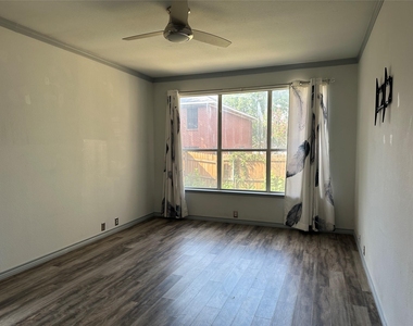 1905 Barrens Circle - Photo Thumbnail 8