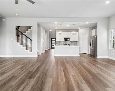 6206 Castamere Drive - Photo Thumbnail 10