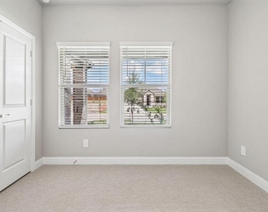 6206 Castamere Drive - Photo Thumbnail 15