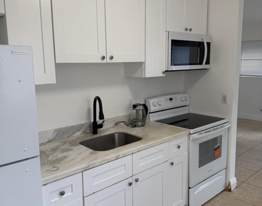 760 Nw 4th Street - Photo Thumbnail 3