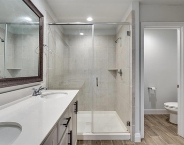 6805 Andrew Drive - Photo Thumbnail 11