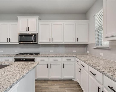 6805 Andrew Drive - Photo Thumbnail 7