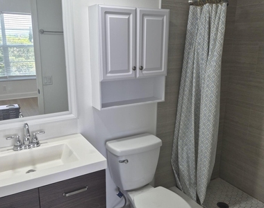 3050 N Palm Aire Drive - Photo Thumbnail 8