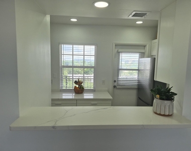 3050 N Palm Aire Drive - Photo Thumbnail 4