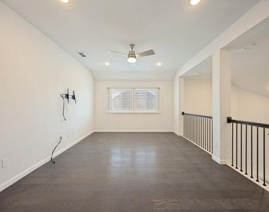 808 Mathew Drive - Photo Thumbnail 3