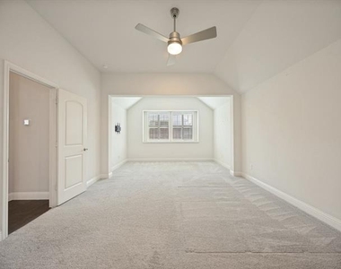 808 Mathew Drive - Photo Thumbnail 4