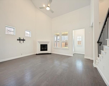808 Mathew Drive - Photo Thumbnail 1