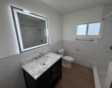498 W Conference Drive - Photo Thumbnail 2