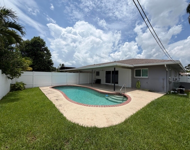 498 W Conference Drive - Photo Thumbnail 19