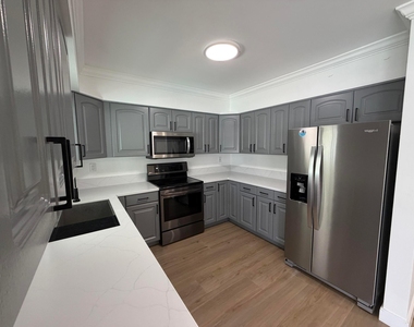 498 W Conference Drive - Photo Thumbnail 6