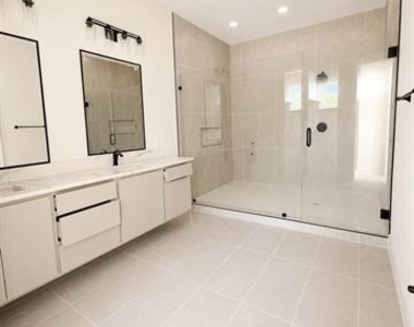 2602 Ghent Street - Photo Thumbnail 5