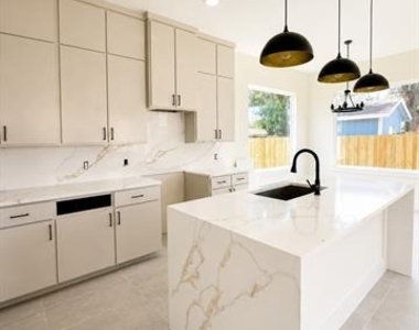 2602 Ghent Street - Photo Thumbnail 3