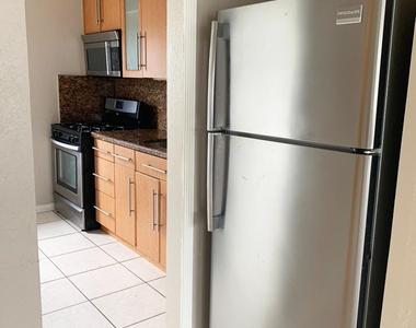 555 Sw 16th Avenue - Photo Thumbnail 3