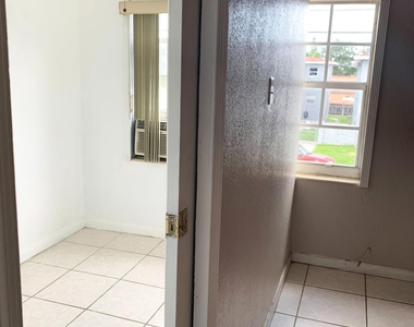 555 Sw 16th Avenue - Photo Thumbnail 5