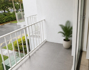 431 Executive Center Drive - Photo Thumbnail 2
