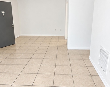 431 Executive Center Drive - Photo Thumbnail 3