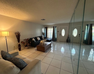 7526 Sw 7th Court - Photo Thumbnail 16