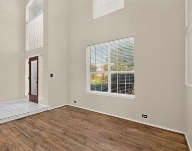 7217 Randall Way - Photo Thumbnail 13
