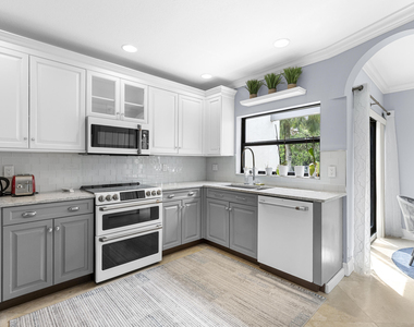 11397 Pond View Drive - Photo Thumbnail 12