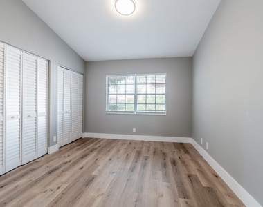 1579 Springside Drive - Photo Thumbnail 12