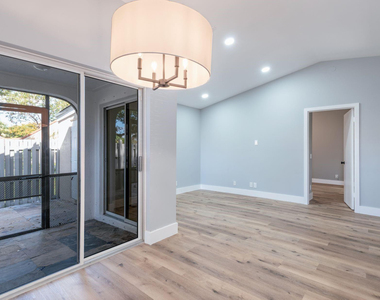1579 Springside Drive - Photo Thumbnail 4