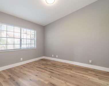 1579 Springside Drive - Photo Thumbnail 14