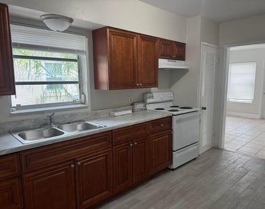 510 Hibiscus Avenue - Photo Thumbnail 1
