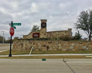7424 Mitchell Drive - Photo Thumbnail 15