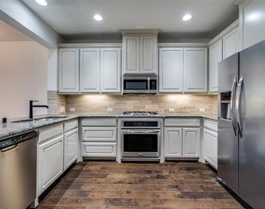 7424 Mitchell Drive - Photo Thumbnail 6