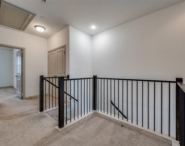 7424 Mitchell Drive - Photo Thumbnail 11