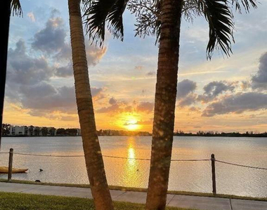 110 Lake Emerald Drive - Photo Thumbnail 14