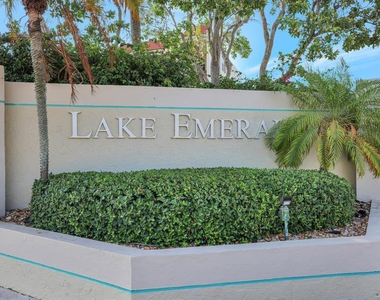 110 Lake Emerald Drive - Photo Thumbnail 13