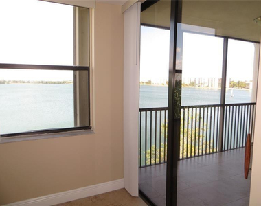 110 Lake Emerald Drive - Photo Thumbnail 7