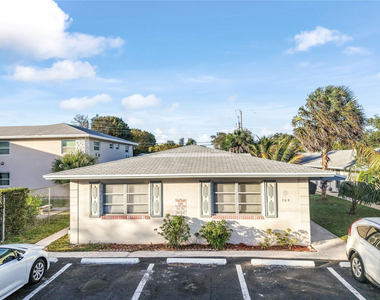709 Se 15th Street - Photo Thumbnail 1