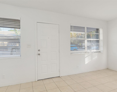 709 Se 15th Street - Photo Thumbnail 15