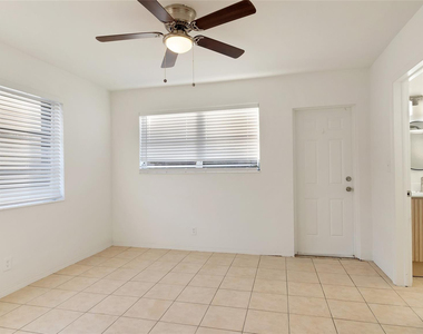 709 Se 15th Street - Photo Thumbnail 11